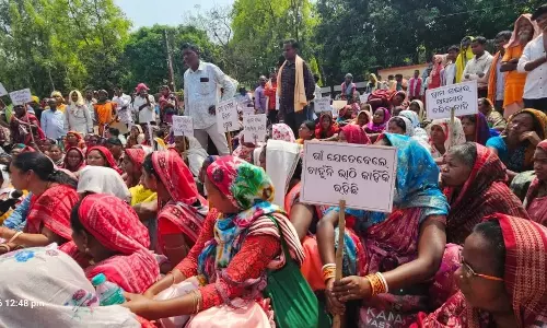 Odisha : सुंदरगढ़ में शराब विवाद को लेकर भारी विरोध प्रदर्शन Odisha : सुंदरगढ़ में शराब विवाद को लेकर भारी विरोध प्रदर्शन