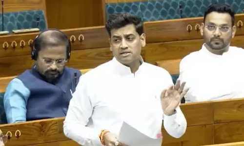 Maharashtra : शिवसेना सांसद ने 15-कोच वाली लोकल ट्रेनों और बेहतर रेल कनेक्टिविटी की मांग उठाई