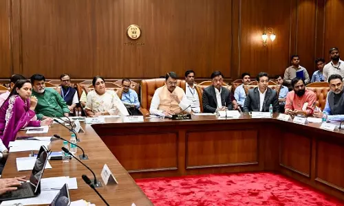 CM ने फसल नुकसान से प्रभावित कोंकण के आम और काजू किसानों को राहत का आश्वासन दिया CM ने फसल नुकसान से प्रभावित कोंकण के आम और काजू किसानों को राहत का आश्वासन दिया