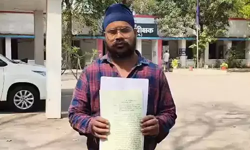ढाबा मालिक के साथ थाना प्रभारी ने की दबंगई, धार्मिक भावनाओं को भी पहुंचाया ठेस ढाबा मालिक के साथ थाना प्रभारी ने की दबंगई, धार्मिक भावनाओं को भी पहुंचाया ठेस