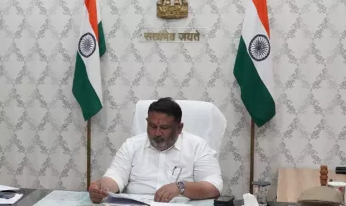 Minister ने बीड के फर्जी कर्मचारी घोटाले की जांच और दोषियों के खिलाफ कड़ी कार्रवाई का आश्वासन दिया Minister ने बीड के फर्जी कर्मचारी घोटाले की जांच और दोषियों के खिलाफ कड़ी कार्रवाई का आश्वासन दिया