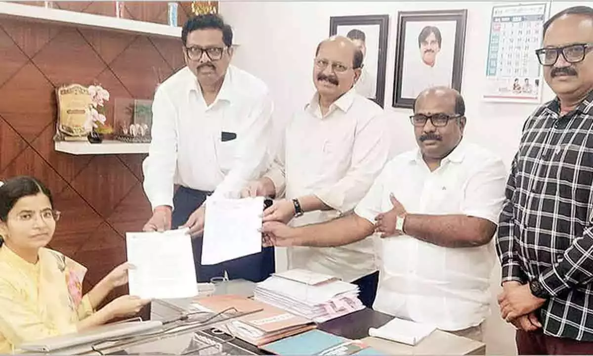 Andhra: होटल मालिकों ने गैस की कमी से तत्काल राहत की मांग की Andhra: होटल मालिकों ने गैस की कमी से तत्काल राहत की मांग की