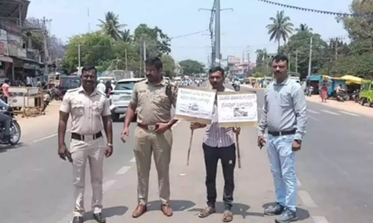 Karnataka की अदालत ने एक व्यक्ति को जनसेवा की सज़ा सुनाई Karnataka की अदालत ने एक व्यक्ति को जनसेवा की सज़ा सुनाई