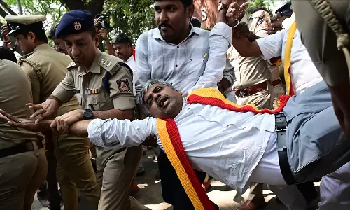 कन्नड़ भाषा को बाहर रखे जाने पर हुए ज़ोरदार विरोध-प्रदर्शनों के बाद SWR ने परीक्षाएं स्थगित की