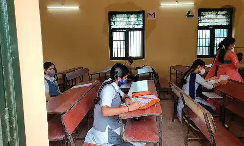 II PUC परीक्षाओं में कोई कदाचार नहीं; SSLC परीक्षाएं आज से शुरू
