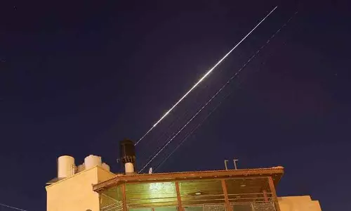पश्चिम एशिया संघर्ष: Iran ने Israel और खाड़ी देशों पर हमले किए पश्चिम एशिया संघर्ष: Iran ने Israel और खाड़ी देशों पर हमले किए
