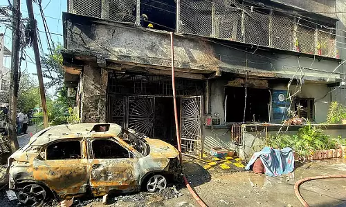 Indore में भीषण अग्निकांड: एक ही परिवार के 8 सदस्य जिंदा जले Indore में भीषण अग्निकांड: एक ही परिवार के 8 सदस्य जिंदा जले