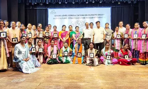 किसानों की सहनशीलता बढ़ाने के लिए Odisha में जलवायु-अनुकूल कृषि को बढ़ावा देने पर ज़ोर दे रहे किसानों की सहनशीलता बढ़ाने के लिए Odisha में जलवायु-अनुकूल कृषि को बढ़ावा देने पर ज़ोर दे रहे