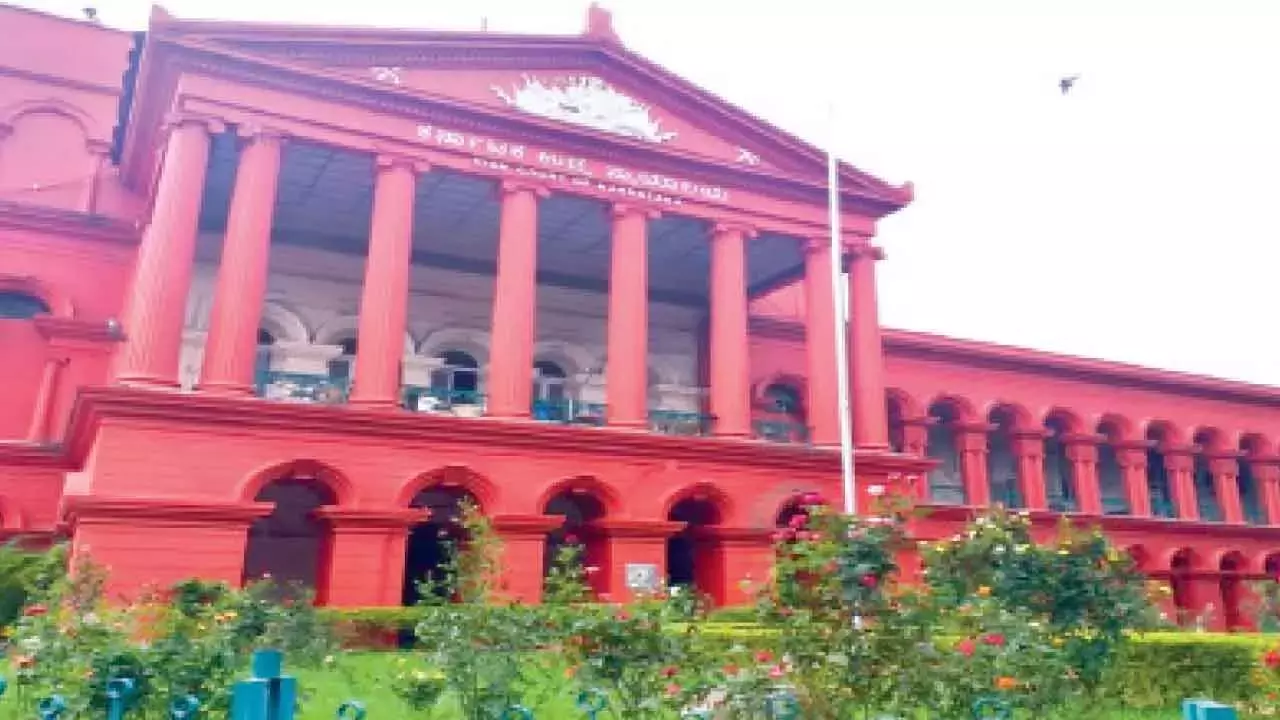 SC/ST को दी गई ज़मीन की बिक्री अमान्य; बाद के लेन-देन भी अमान्य: HC SC/ST को दी गई ज़मीन की बिक्री अमान्य; बाद के लेन-देन भी अमान्य: HC