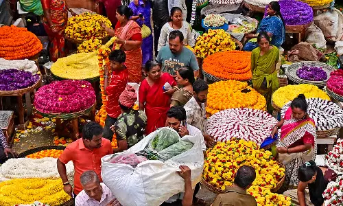 Ugadi Festival : बेंगलुरु में खरीदारी का दौर