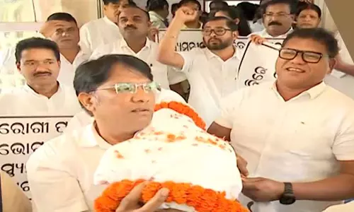 SCB अस्पताल अग्निकांड, विपक्षी विधायकों ने सांकेतिक अंतिम संस्कार किया