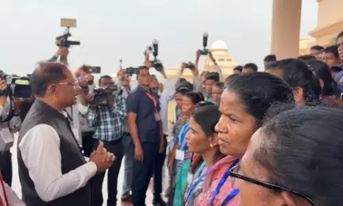 140 सरेंडर नक्सलियों ने की CM विष्णुदेव साय से मुलाकात 140 सरेंडर नक्सलियों ने की CM विष्णुदेव साय से मुलाकात