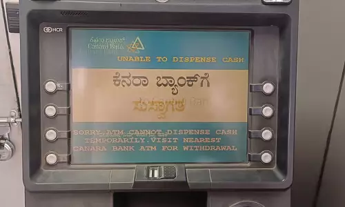 ATM पर नो कैश के बोर्ड; ग्राहक घबराए ATM पर नो कैश के बोर्ड; ग्राहक घबराए
