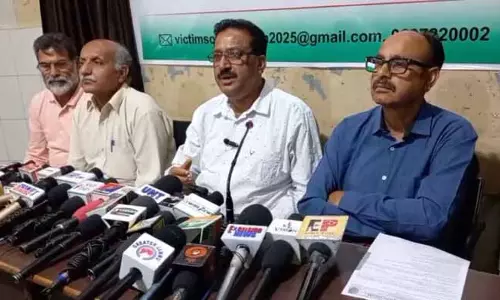 विस्थापित पंडितों को आतंकवाद का पीड़ित मानें: Front विस्थापित पंडितों को आतंकवाद का पीड़ित मानें: Front