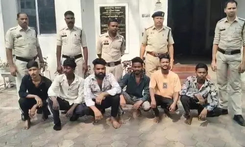घर घुसकर मारपीट करने वाले युवकों पर सख्त कार्रवाई, 6 आरोपी गिरफ्तार घर घुसकर मारपीट करने वाले युवकों पर सख्त कार्रवाई, 6 आरोपी गिरफ्तार