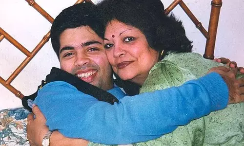 Karan Johar ने अपनी माँ हीरू जौहर का 83वां जन्मदिन एक निजी संदेश के साथ मनाया