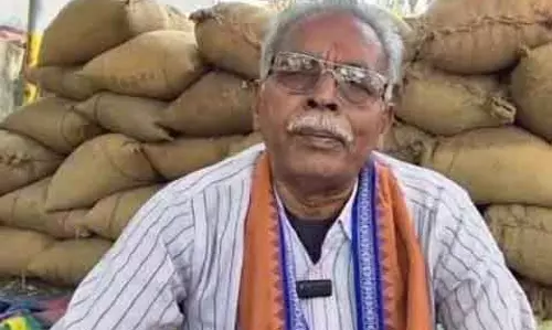 Bargarh शादी की तैयारियों में देरी के चलते किसान ने धान गिरवी रखा Bargarh शादी की तैयारियों में देरी के चलते किसान ने धान गिरवी रखा