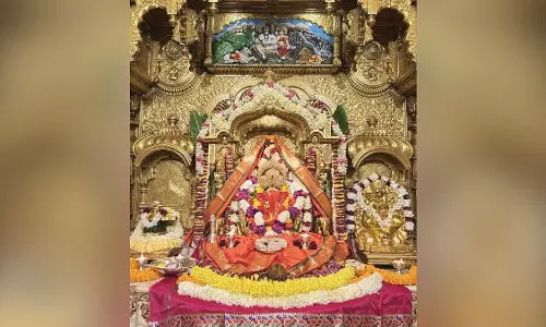 Mumbai : श्री सिद्धिविनायक गणपति मंदिर ट्रस्ट 19 मार्च को भक्ति सोने के प्रसाद की नीलामी करेगा Mumbai : श्री सिद्धिविनायक गणपति मंदिर ट्रस्ट 19 मार्च को भक्ति सोने के प्रसाद की नीलामी करेगा