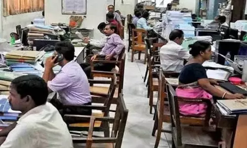 Shimla: हिमाचल में कर्मचारियों पर ड्रेस कोड लागू Shimla: हिमाचल में कर्मचारियों पर ड्रेस कोड लागू