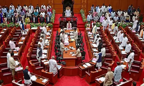 Karnataka : विज्ञापन शुल्क लगाने और पुलिस तबादलों से जुड़े विधेयक परिषद में पारित Karnataka : विज्ञापन शुल्क लगाने और पुलिस तबादलों से जुड़े विधेयक परिषद में पारित