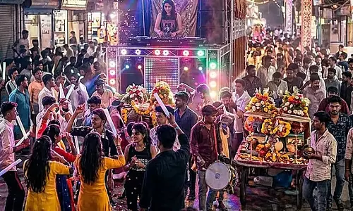 सरकार कार्यक्रमों और धार्मिक जुलूसों में आइटम सॉन्ग और DJ पर प्रतिबंध लगाने पर विचार कर रही : Minister सरकार कार्यक्रमों और धार्मिक जुलूसों में आइटम सॉन्ग और DJ पर प्रतिबंध लगाने पर विचार कर रही : Minister