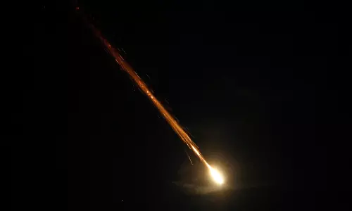 क्लस्टर बम वॉरहेड वाली ईरानी मिसाइल ने मध्य Israel को निशाना बनाया क्लस्टर बम वॉरहेड वाली ईरानी मिसाइल ने मध्य Israel को निशाना बनाया