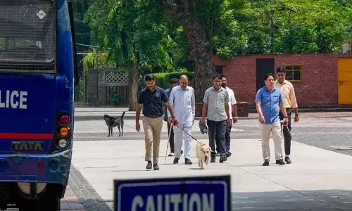 Gujarat विधानसभा परिसर को चल रहे बजट सत्र के दौरान बम की धमकी मिली Gujarat विधानसभा परिसर को चल रहे बजट सत्र के दौरान बम की धमकी मिली