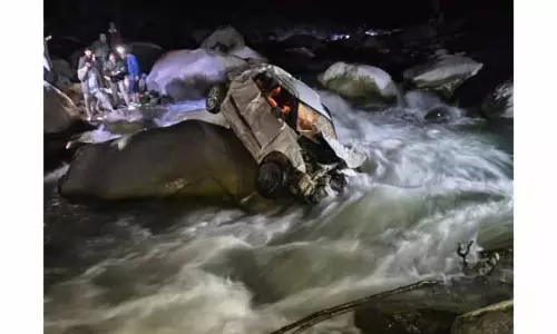 BHADERWAH: कार दुर्घटना में एक की मौत, दूसरा घायल BHADERWAH: कार दुर्घटना में एक की मौत, दूसरा घायल