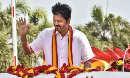 TVK ने विजय को CM बनाने के लिए 90 सीटों का प्रस्ताव ठुकराया TVK ने विजय को CM बनाने के लिए 90 सीटों का प्रस्ताव ठुकराया