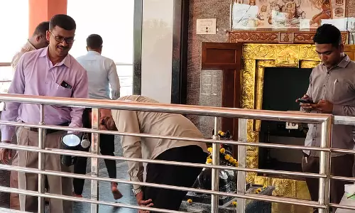 Kagwada : मोले गांव के मल्लैया मंदिर से चांदी के आभूषण चोरी Kagwada : मोले गांव के मल्लैया मंदिर से चांदी के आभूषण चोरी