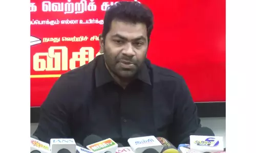 डीएमके के पीटी सेल्वाकुमार ने रजनीकांत पर टिप्पणी को लेकर TVK महासचिव आधव अर्जुन की आलोचना की डीएमके के पीटी सेल्वाकुमार ने रजनीकांत पर टिप्पणी को लेकर TVK महासचिव आधव अर्जुन की आलोचना की