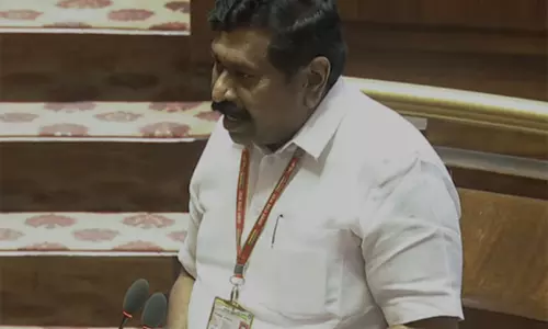 AIADMK सांसद इनबादुरई ने MCC के उल्लंघन का आरोप लगाते हुए CEO के पास शिकायत दर्ज कराई AIADMK सांसद इनबादुरई ने MCC के उल्लंघन का आरोप लगाते हुए CEO के पास शिकायत दर्ज कराई