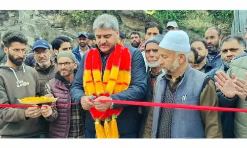 MLA ने फुटब्रिज का शिलान्यास किया MLA ने फुटब्रिज का शिलान्यास किया