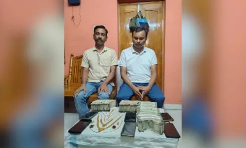 तेलंगाना ACB ने एक व्यापारी से पैसे ऐंठने के आरोप में आबकारी अधिकारी को गिरफ्तार किया तेलंगाना ACB ने एक व्यापारी से पैसे ऐंठने के आरोप में आबकारी अधिकारी को गिरफ्तार किया