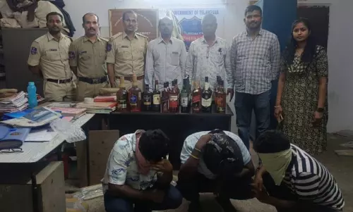 Hyderabad में अवैध शराब की तस्करी के आरोप में तीन गिरफ्तार