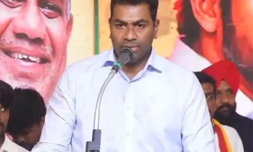 TVK के आधव अर्जुन ने अभिनेता पर की गई टिप्पणियों पर खेद व्यक्त किया TVK के आधव अर्जुन ने अभिनेता पर की गई टिप्पणियों पर खेद व्यक्त किया