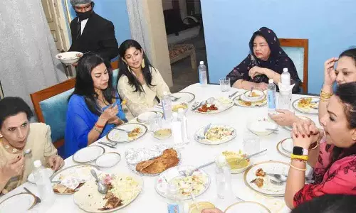Hyderabad ने भारत के पूर्व शाही परिवारों को एक साथ लाने वाले भव्य शाही रात्रिभोज की मेज़बानी की