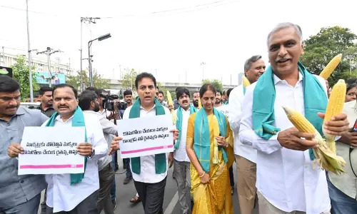 विधानसभा के पास तनाव, BRS ने मक्का किसानों के लिए प्रदर्शन करते हुए MSP और सब्सिडी की मांग की