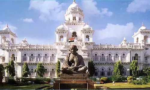 BRS ने मूसी प्रोजेक्ट में भ्रष्टाचार के विरोध में विधानसभा से वॉकआउट किया BRS ने मूसी प्रोजेक्ट में भ्रष्टाचार के विरोध में विधानसभा से वॉकआउट किया