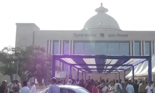 Gujarat विधानसभा परिसर को चल रहे बजट सत्र के दौरान बम की धमकी मिली, सुरक्षा बढ़ाई गई Gujarat विधानसभा परिसर को चल रहे बजट सत्र के दौरान बम की धमकी मिली, सुरक्षा बढ़ाई गई