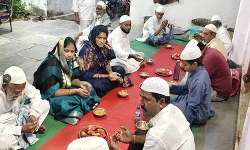 Iftar dinner में पूर्व विधायक बनोथ हरिप्रिया नाइक Iftar dinner में पूर्व विधायक बनोथ हरिप्रिया नाइक