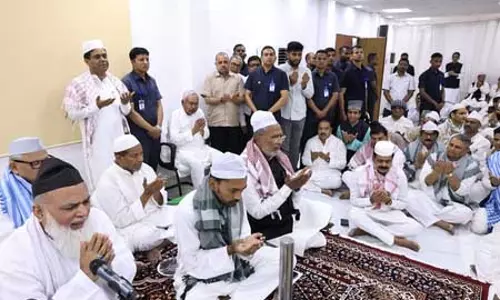 मुख्यमंत्री आवास पर दावत-ए-इफ्तार का आयोजन, बड़ी संख्या में रोजेदारों ने की शिरकत मुख्यमंत्री आवास पर दावत-ए-इफ्तार का आयोजन, बड़ी संख्या में रोजेदारों ने की शिरकत