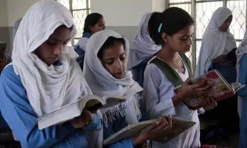 पाकिस्तान में लगभग 28 प्रतिशत बच्चे नहीं जाते स्कूल, लड़कियों की संख्या ज्यादा: रिपोर्ट पाकिस्तान में लगभग 28 प्रतिशत बच्चे नहीं जाते स्कूल, लड़कियों की संख्या ज्यादा: रिपोर्ट