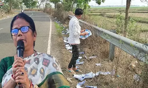 Sainthia में नीलावती साहा के प्रतिस्थापन की मांग करता पर्चा Sainthia में नीलावती साहा के प्रतिस्थापन की मांग करता पर्चा
