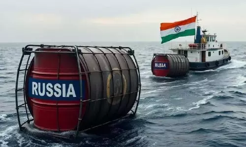 रूस का तेल अब भारत की ओर मुड़ा, चीन जा रहे टैंकरों ने बदला रास्ता रूस का तेल अब भारत की ओर मुड़ा, चीन जा रहे टैंकरों ने बदला रास्ता