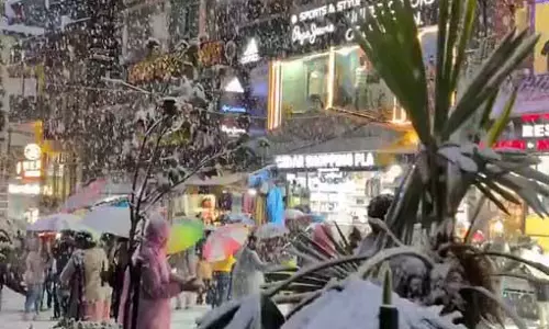 गंगोत्री-यमुनोत्री धाम में ताजा बर्फबारी, मौसम विभाग ने जारी की चेतावनी गंगोत्री-यमुनोत्री धाम में ताजा बर्फबारी, मौसम विभाग ने जारी की चेतावनी