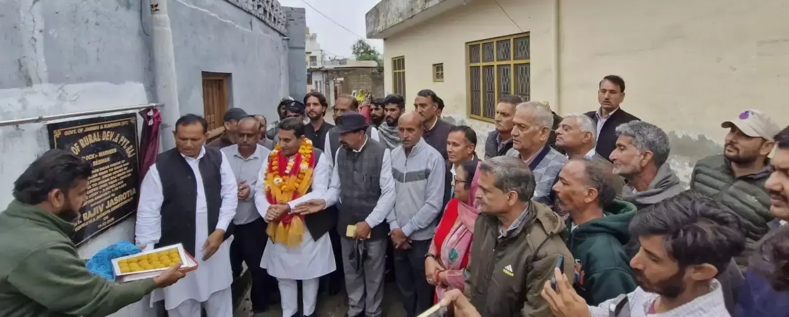 Kathua: जसरोटा में नए विकास कार्यों का शुभारंभ Kathua: जसरोटा में नए विकास कार्यों का शुभारंभ
