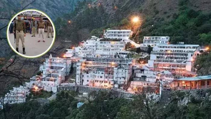 Katra: माता वैष्णो देवी मंदिर के रास्ते पर बढ़ाई गई सतर्कता Katra: माता वैष्णो देवी मंदिर के रास्ते पर बढ़ाई गई सतर्कता