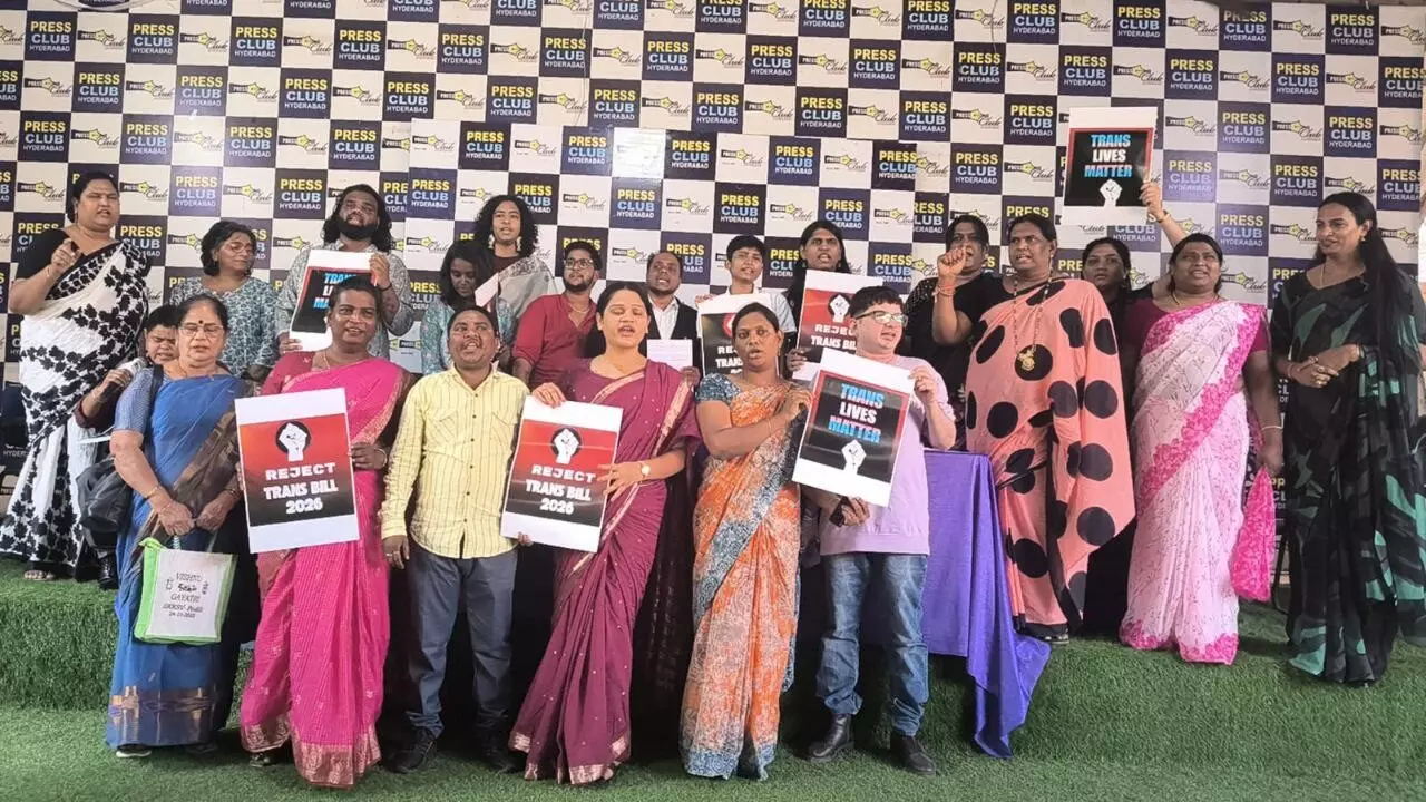 Hyderabad: कार्यकर्ताओं ने ट्रांसजेंडर व्यक्ति (Amendment) विधेयक 2026 की निंदा Hyderabad: कार्यकर्ताओं ने ट्रांसजेंडर व्यक्ति (Amendment) विधेयक 2026 की निंदा