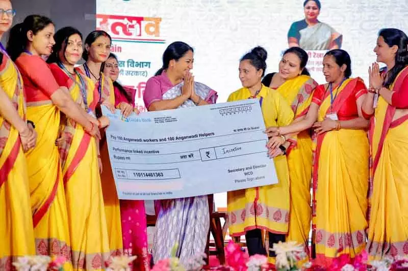 CM रेखा गुप्ता ने महिला एवं बाल कल्याण सुविधाओं की समीक्षा की CM रेखा गुप्ता ने महिला एवं बाल कल्याण सुविधाओं की समीक्षा की